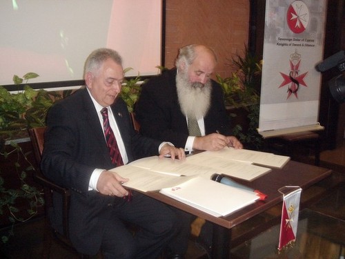 Sir Popper György és Dr. Iványi Gábor úr a szerződés megkötésének pillanatában